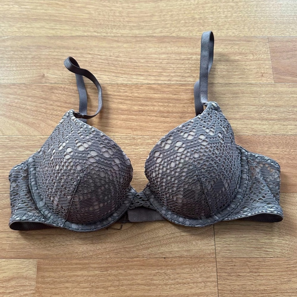 Victoria’s Secret Lace Lightly Lined Gray Bra